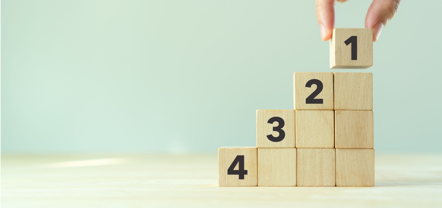stacked wood blocks with numbers 1-4 representing the 4 levels of PCI DSS